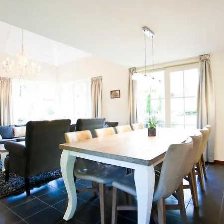 Holiday home Sleeps 8 Pool Wifi T644066